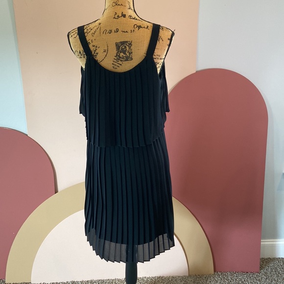 NY Collection Pleated Dress - Picture 5 of 9